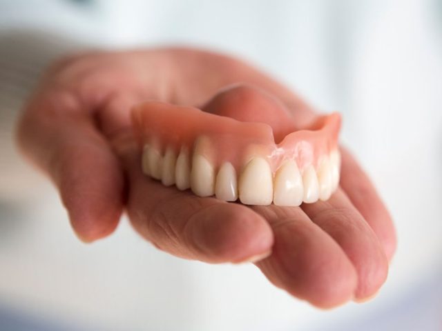 https://thewoodlandsdental.co.uk/wp-content/uploads/2021/11/Dentures-640x480.jpg